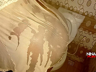 Ebony girl twerking in her bathroom and neighbour sneak in to fuck booty