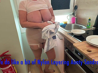 Aunty Sandra on Domestic Duties Vgq42