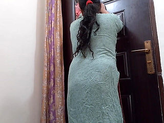 The hot maid cleaning the room was already ready for sex