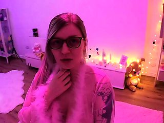 Cumshot amateur MILF suck and jerks dude in the bedroom