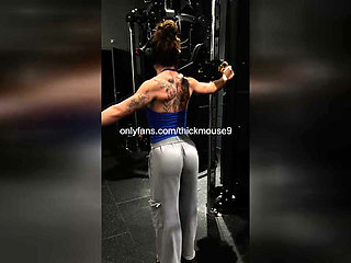 OMG! SHE LEAK HER PUSSY ON LIVE - YOU WON'T BELIEVE THIS!