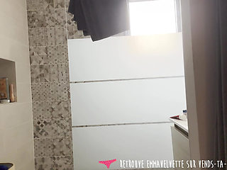 Vends-ta-culotte - This stunning tattooed French amateur woman really wants you to masturbates at the same time as her