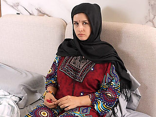 My Older Stepsister Was Angry, We Shared a Single Bed.