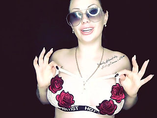 Wank all over beauty not over your ugly wife! Big tits and lips addiction!