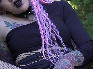 Gothic Slut Vibes
