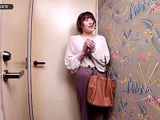 Uncensored Face Reveal. the Delivery Girl at My Door Turned Out to Be the Married Woman Living Next Door.