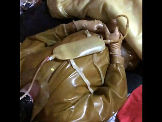 Rubber bed, Piss drink