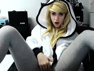 Perfect blond making solo masturbation