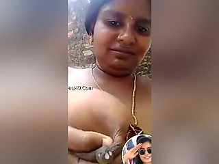 Horny Desi Bhabhi Shows Her Milky Boobs