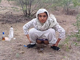 Jija Ne Apni Sali Ko Jangal Me Le Jaa Kar Choda