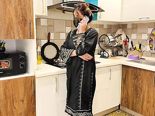 Sarakhan seduces her brother-in-law at home and begs him to fuck her