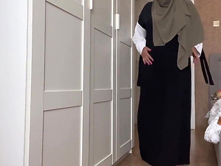 Syrian Slut in Hijab Without Panties Caresses Her Clitoris Close-up