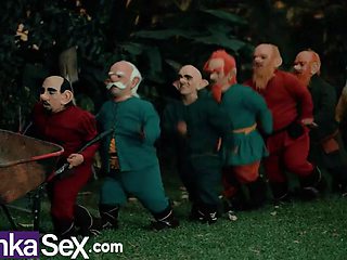 Snow White gets fucked by the seven dwarfs and kicks the apple out of her anus - Vivian Lola: Porn