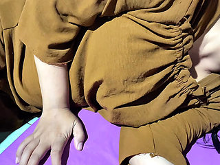 (Handjob) My stepsister is very sexy, her big tits make me horny