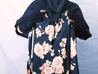 Muslim Hijabi Beautiful Housewife Fucking with Neighbor - With Clear Hindi Audio