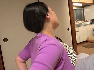 A180F12 My mother, whose hips are exposed, gets erect and goes berserk with my mother hurting her back, and my instinctively indulgent pleasure in a forbidden, lewd sex with my mother in a state of pleasure!