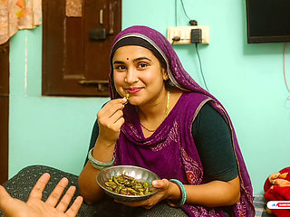 Pakistani Milky Aunty With Her kiss Romantic on Bed By -Snapchat143