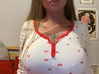 Watch this tattooed goth teen fingers hard herself