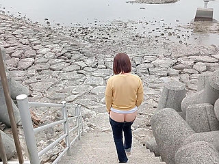 Outdoor Exposure in Ultra-low-rise Jeans