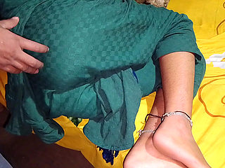 Indian Desi Bhabhi Ki Room Me Bad Par Sex Video , Local Village Hot Priya Bhabhi Xxx Video