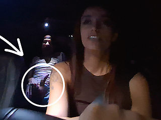 Married APP driver in her last run fucks with passenger.