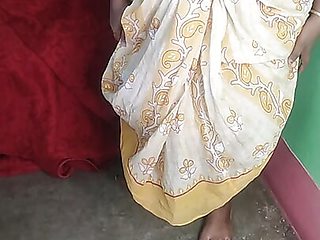 Indian horny Mommy pissing on the floor and squirting her pussy