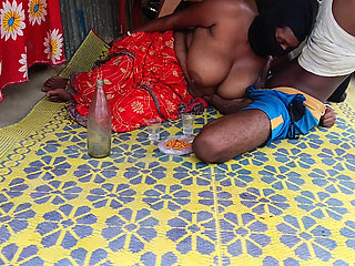 Desi bhabhi sharab pee kar land chusa