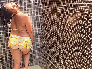 Squirting in Her Swimming Pool Full Video 4K Quality