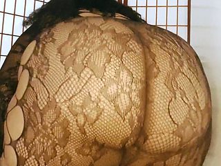 SEXY BBW SHOWS OF HER FAT ASS IN ALL BLACK