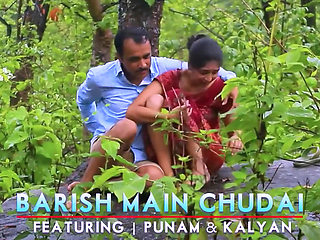 Juicy Indian Bengali Wife Fucked Hard in Rain Outdoor Sex