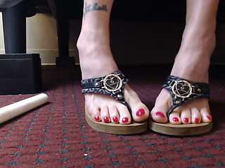 Red Nails Black Elegant Guess Flipflops