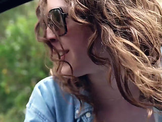 Horny Hitchhiker Give with Her Mouth for the Ride