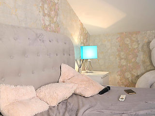 Shakes Her Butt in Front of the Camera