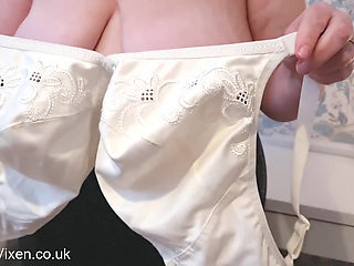 MATURE BBW LADY DRESSING AND UNDRESSING