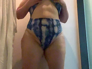 RISKY PUBLIC BATHROOM MASTURBATION AFTER SAUNA