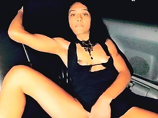 Wyld Yasmin Flicking Herself In The Car