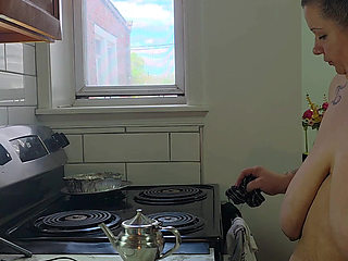 Nude housecleaning- washing dishes