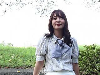 336KNB-345　前戯だけで本気汁ダ～ラダラ♪月2の旦那SEXが待てず応募！！ピストンするたびグッチュングッチュン音を響かせてらあww