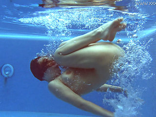 Juicy Russian babe Lina Mercury in the pool