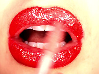 4K Applying lip gloss & smoking & spit fetish