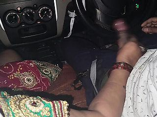 Kinky Indian Cab Driver Fucks Desi Wife in Car - Taboobreakers HD Homemade