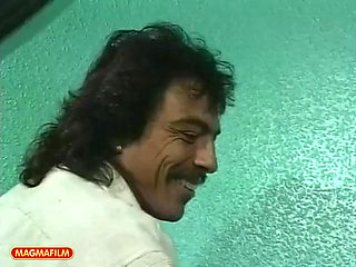 The Street Flirt Was Almost Broken off at the Last Second