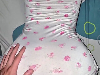 I Was Resting and the Neighbor Comes to Put His Big Cock in Me and Leave All the Semen in My Vagina