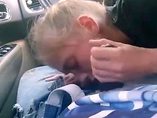 AMATEUR BLONDE SUCKING A BIG BLACK COCK IN A CAR