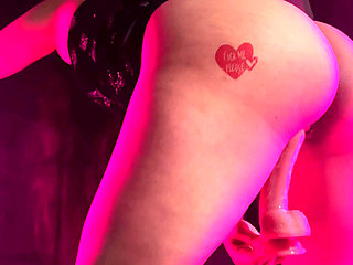 Ass Worship / Latina Ass Bouncing up to Get a Squirt / Astarioth