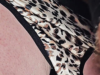 Fucking a Girl with a Tight Virgin Pussy, I Cum on Her Panties