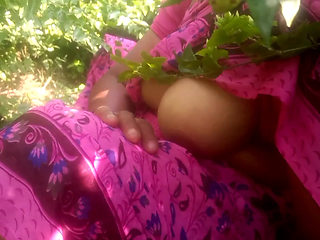 Tamil Aunty Park porn video with boyfriend