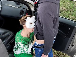 Amateur Emily and David in HD - Masked deep-throating blowie under the hood