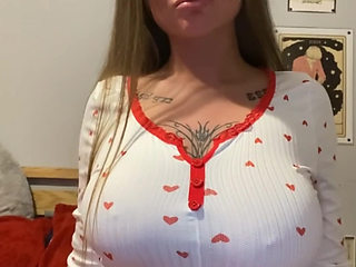 Scottish thick goth fingers her tight pussy