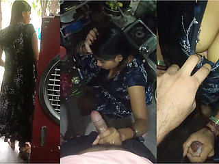 Sister-in-law in the kitchen, sister-in-law took out the water of the brother-in-law's land, showing big boobs with her hands Hindi audio.